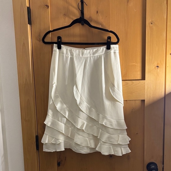 Bloomingdale's Dresses & Skirts - Bloomingdale's Cream Layered A-Line Skirt size 6
